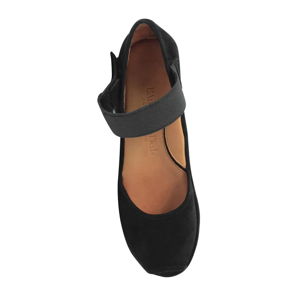 L'Amour Des Pieds Women's Amadour Black Suede