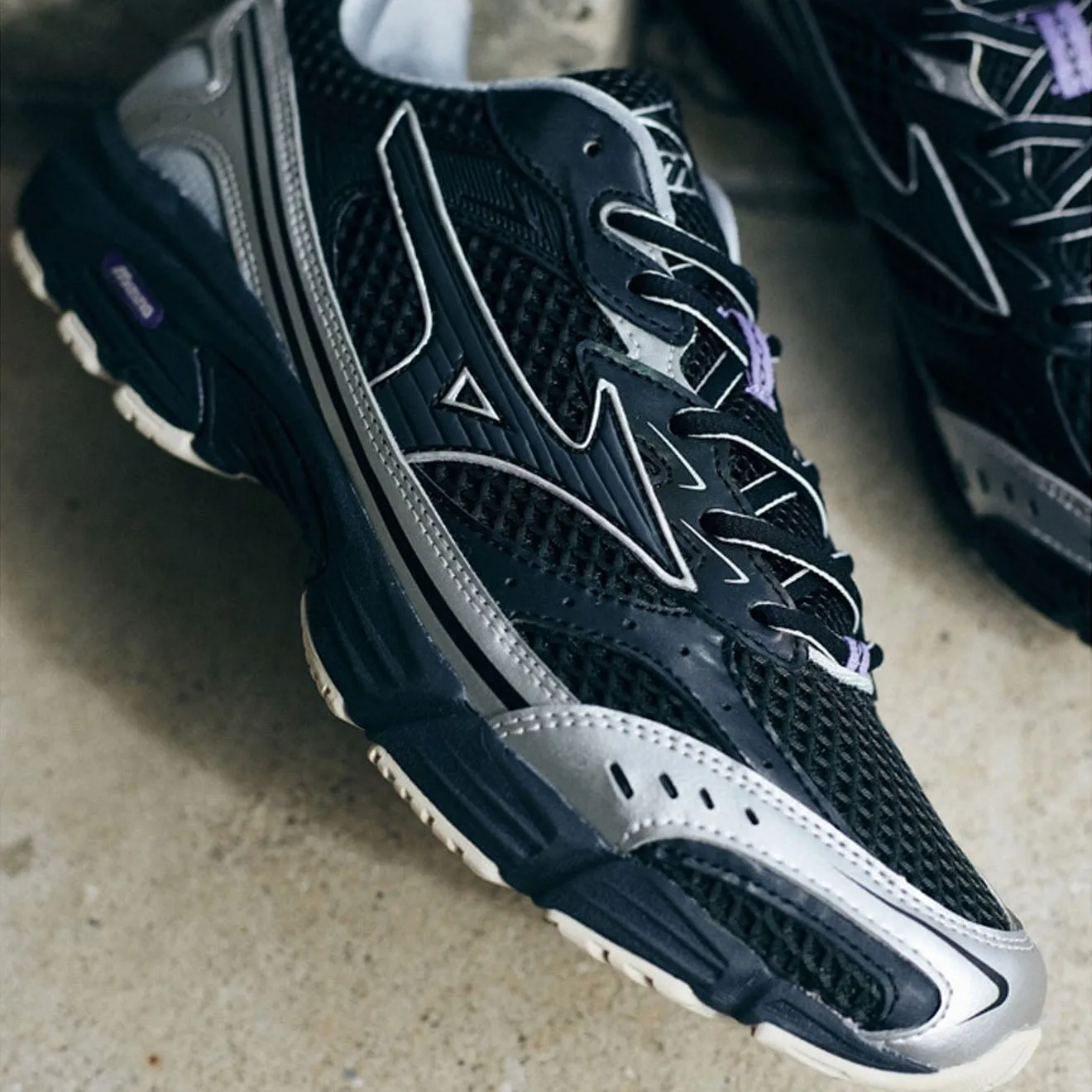 Mizuno Womens MXR Millenium Trainer Black / Black Sand / Purple Haze